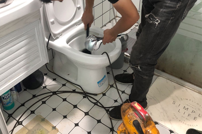 石排镇疏通下水道