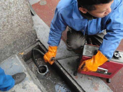 石排镇疏通下水道