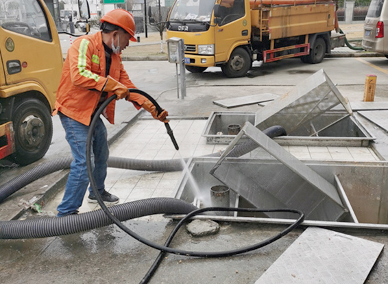 石排镇隔油池清理